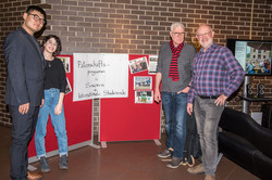 Vier Personen freuen sich über ein Patenschaftsprogramm zwischen Senioren und internationalen Studierenden