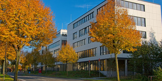 Sebrath Library with fall trees, photographed from Brennaborstr.