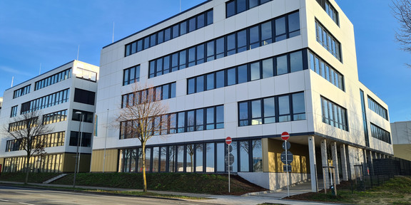 Interim library building at Sebrathweg 7, rear view