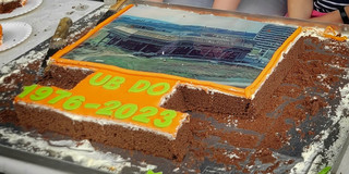 UB-Kuchen beim Sommerfest Vom Blechkuchen der UB mit Foto fehlt schon der ganze Rand