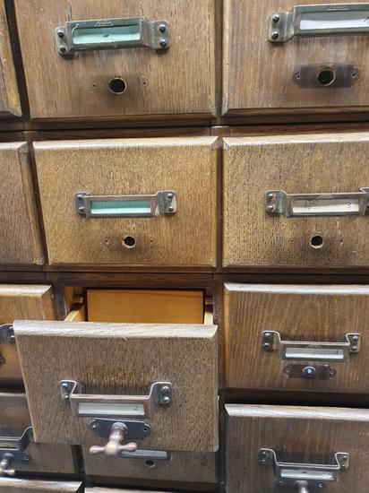 Small drawers wood cabinet